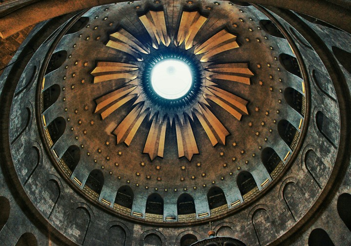 The dome in the "Sanctum Sepulchrum"