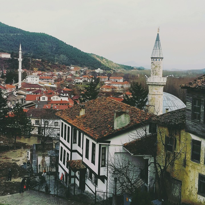bekleyen hep olduğu yerde mi durur