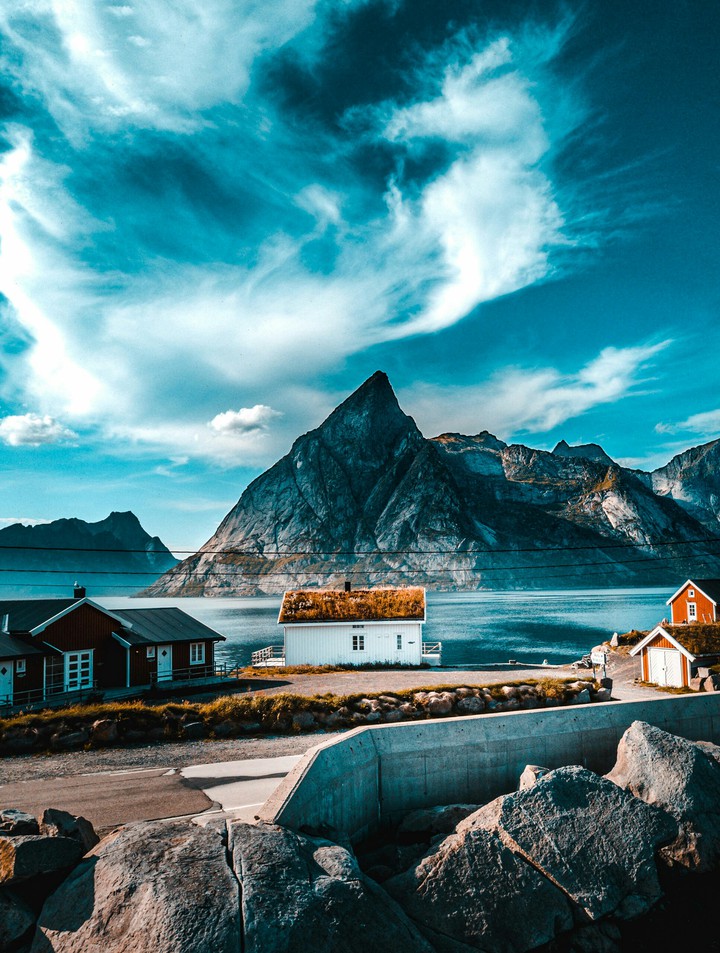 MOUNTAIN
