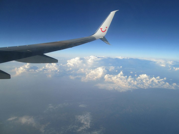 ✈