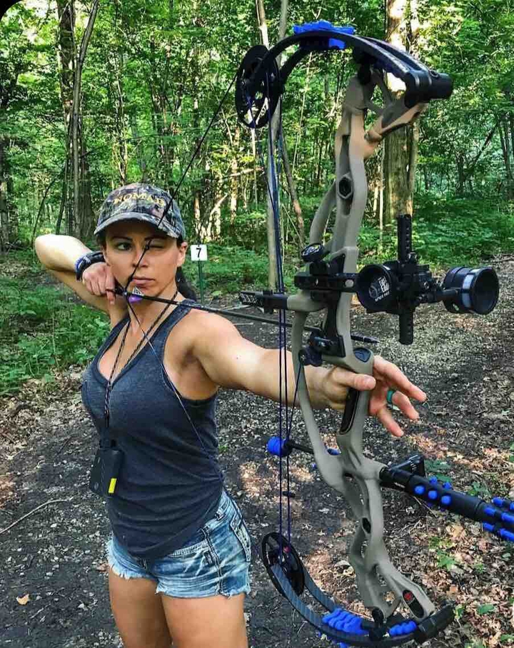 woman using Archery ?
