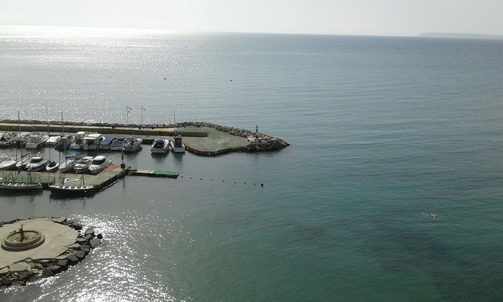 un petit port d' espagne