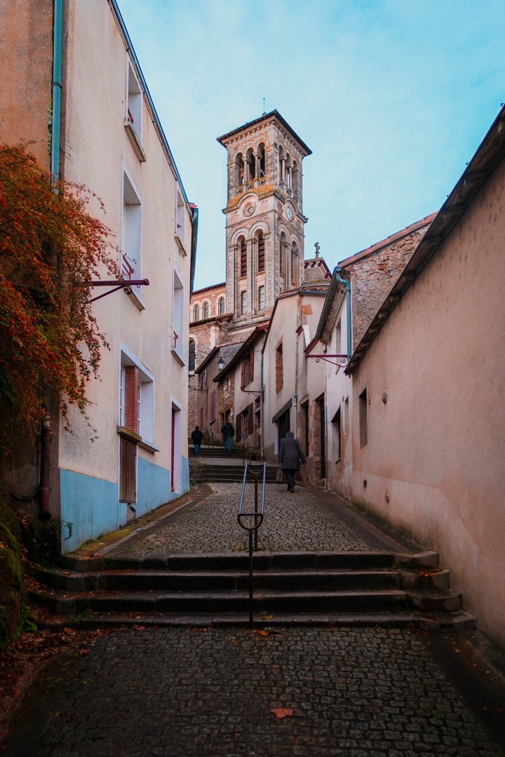 Neighborhood Alley