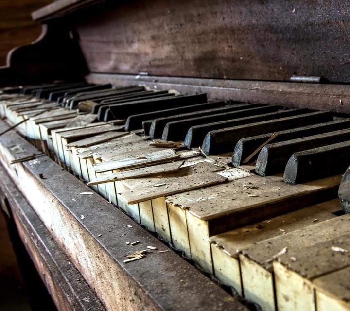 Old piano
