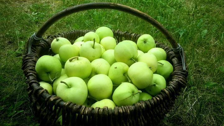 Green apples