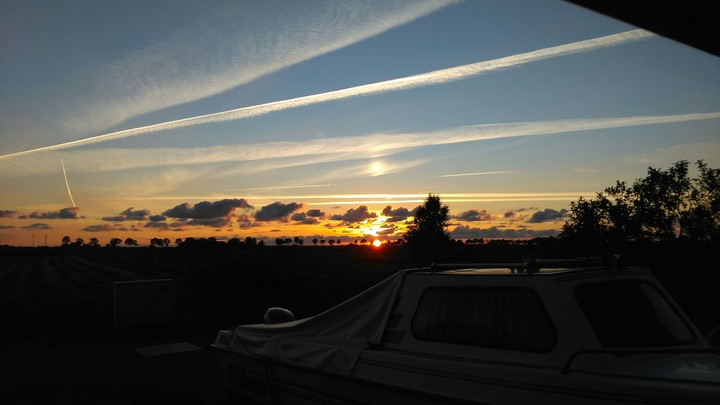 Sonnenuntergang mit Boot