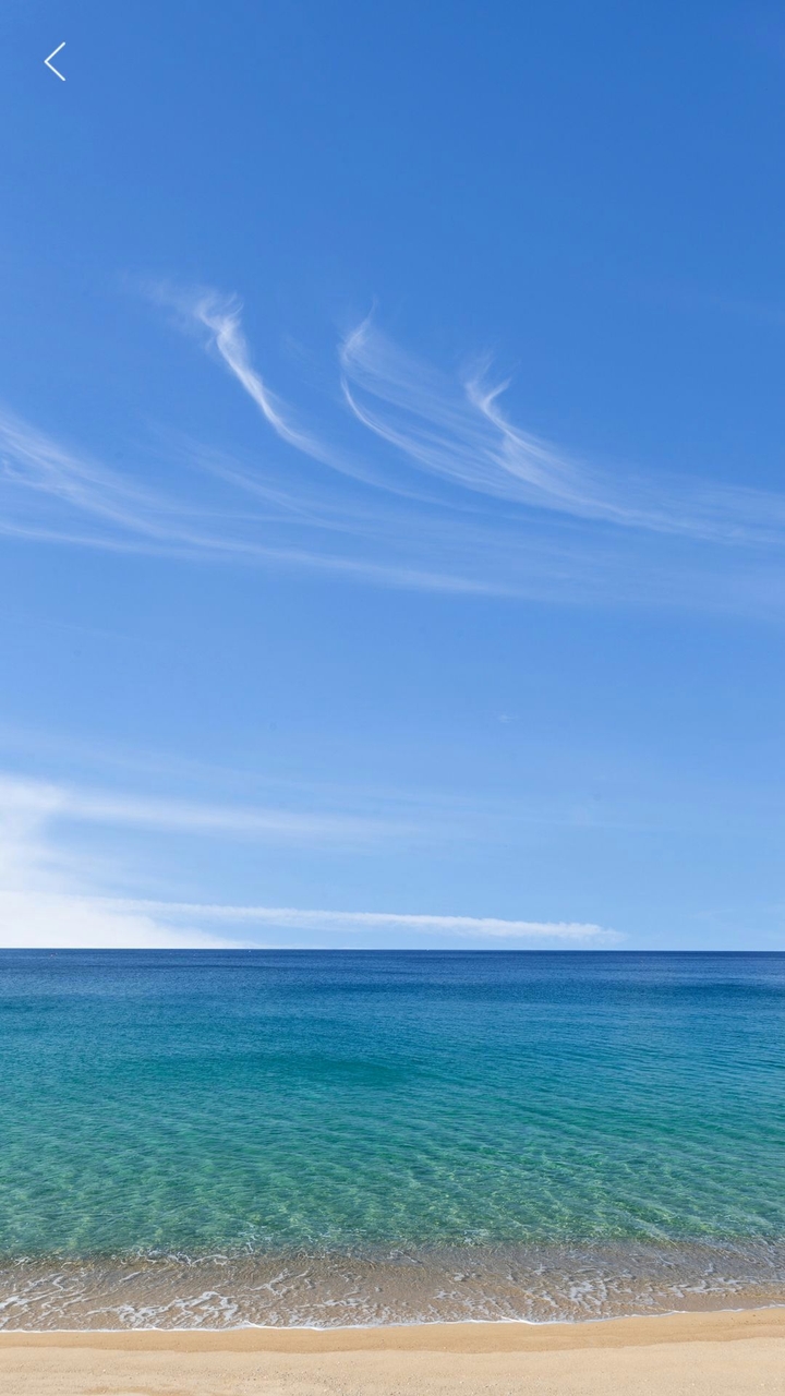 meeting between sky & sea