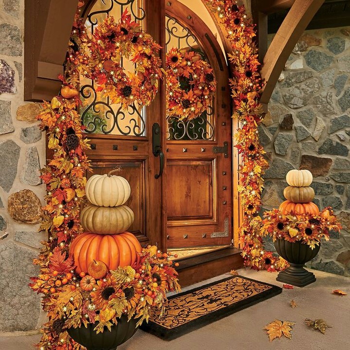 Autumn decorations in front of the door