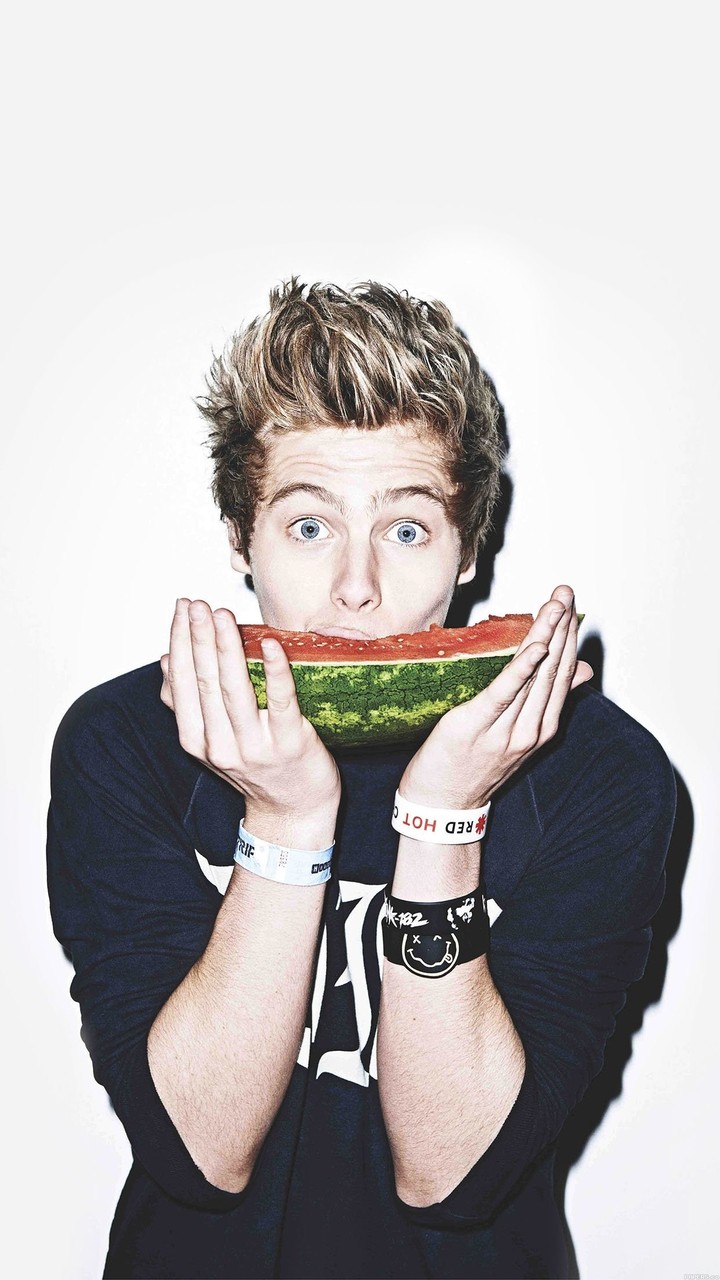 Luke  of 5sos