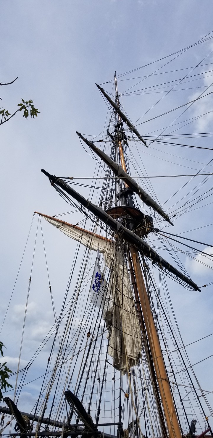 Ship's mast