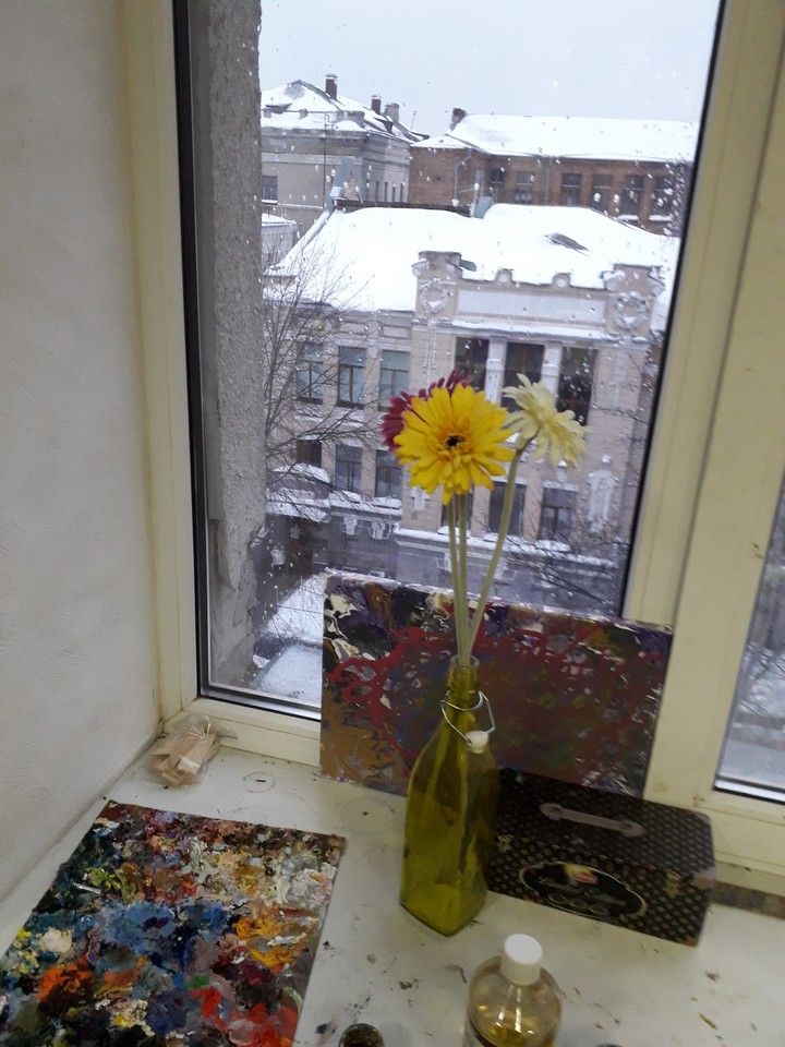 In art studio.Behind a window winter.