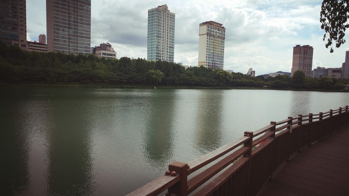 Gloomy day, Buildings along a lake