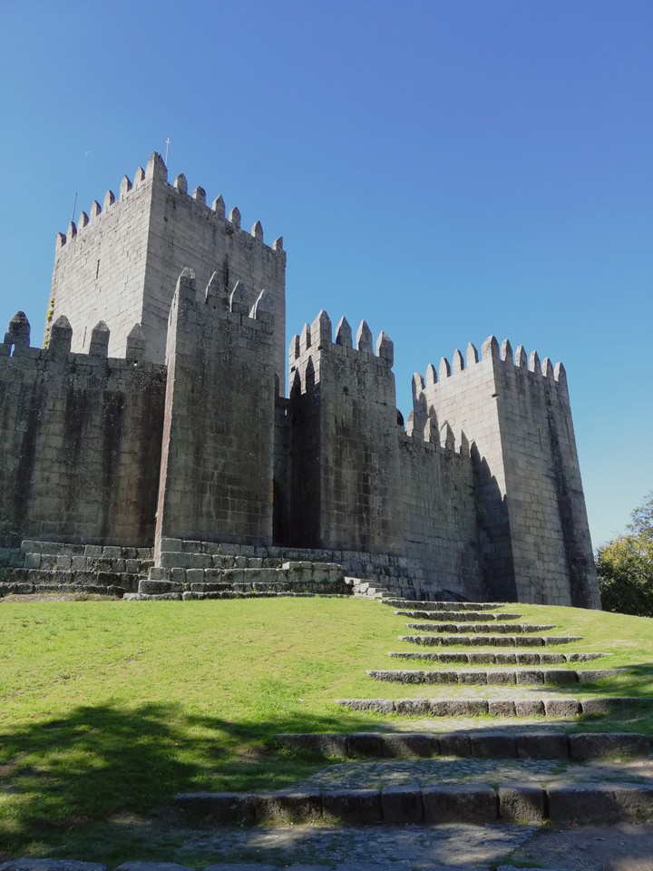 Castle of Guimarães ?