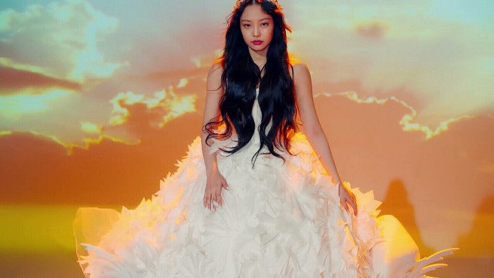 JENNIE