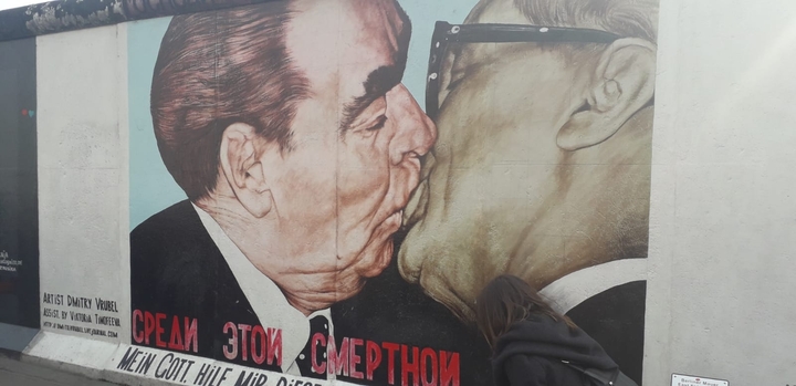 kiss