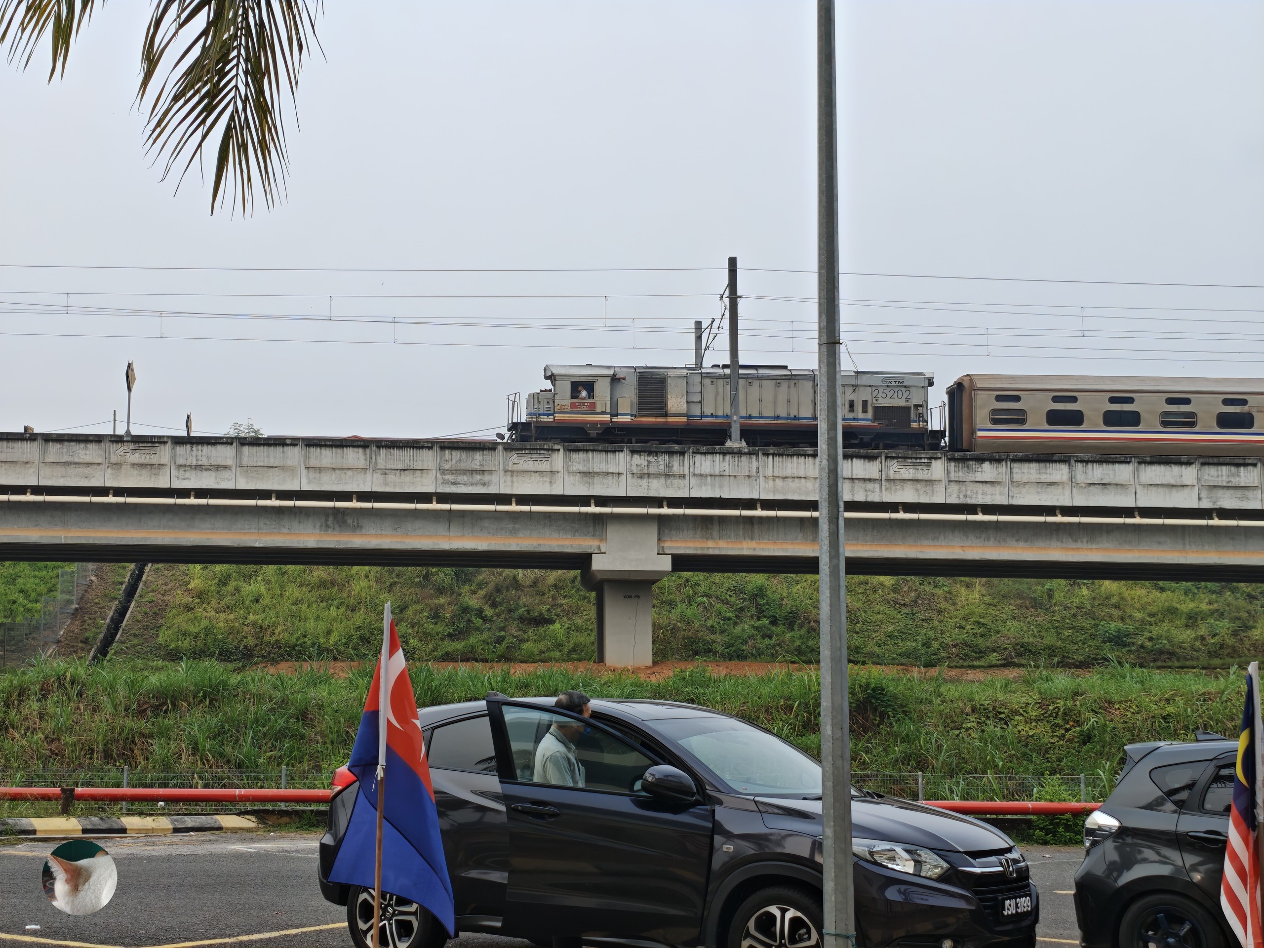 Look at the train.. Love...