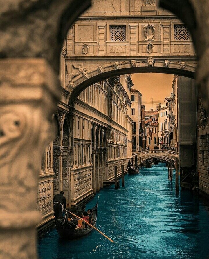Happy weekend from Venice ❣