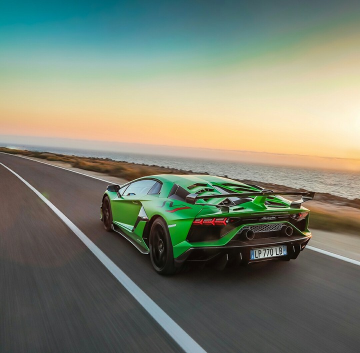 LAMBORGHINI AVENTADOR SVJ