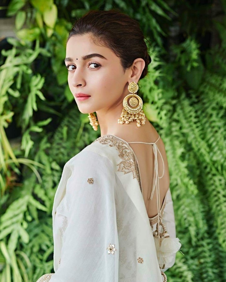 stunning Alia