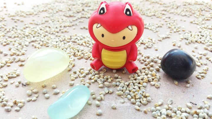 pendrive with stones