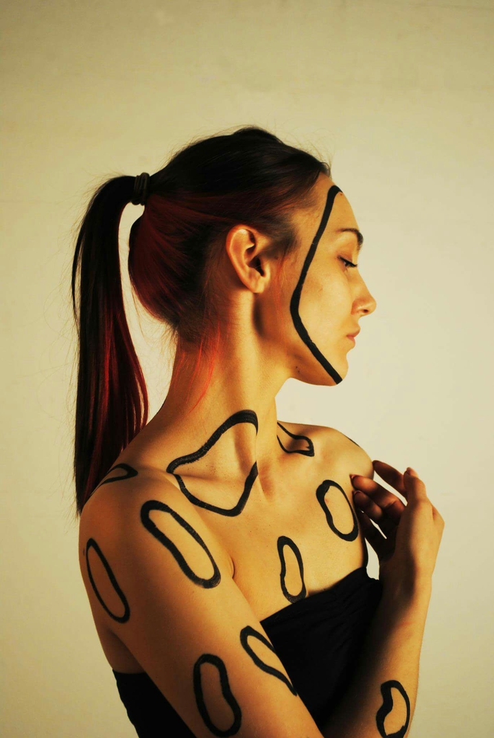 Girl / animal
