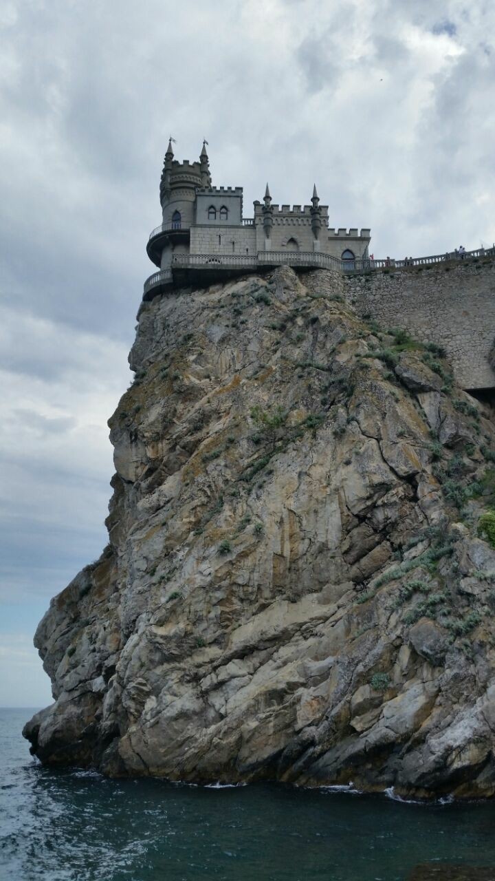 Замок  ласточкино гнездо