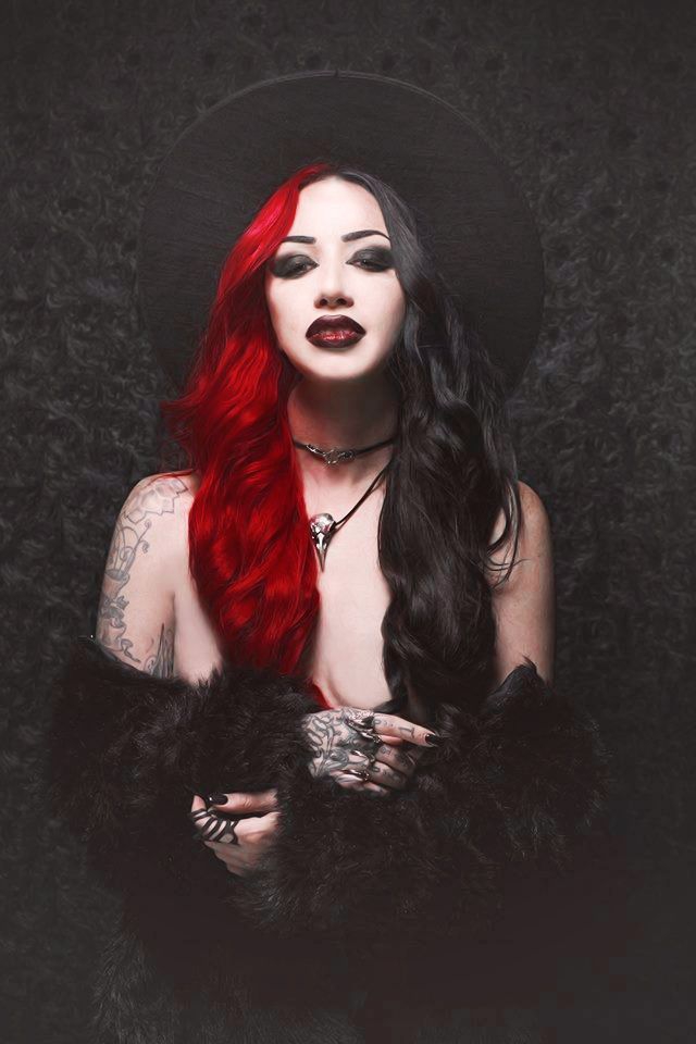 Ashley ♛┈⛧┈┈•༶
