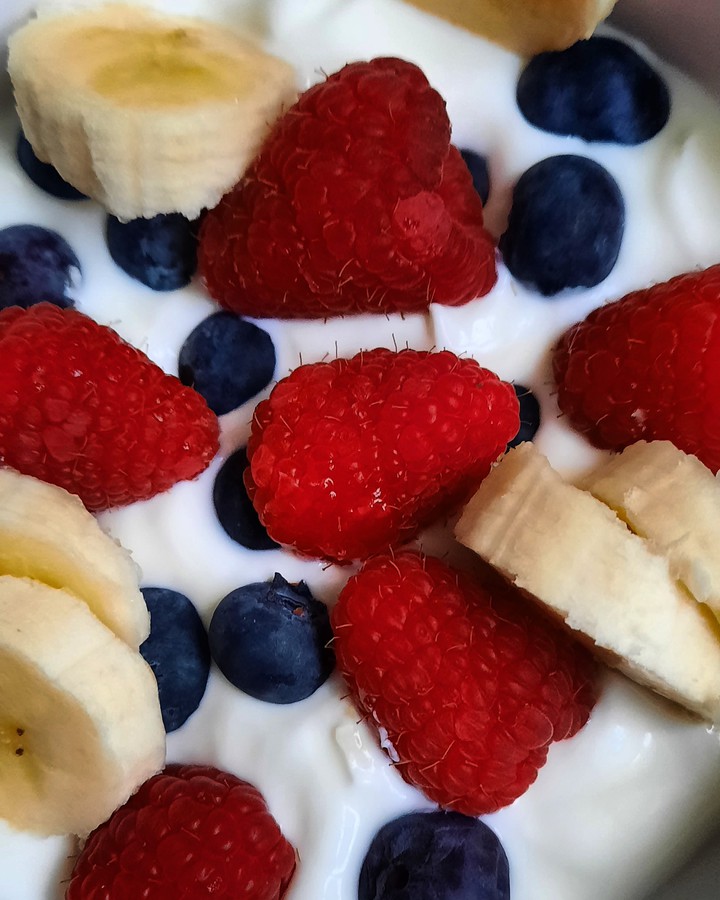 Fresh fruit yoghurt