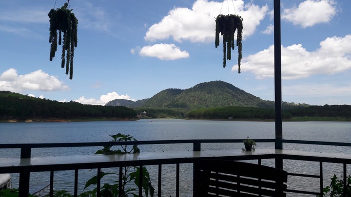 Tuyền Lâm Lake