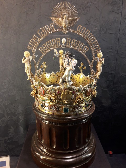 ταπετσαρίες gold, trophy