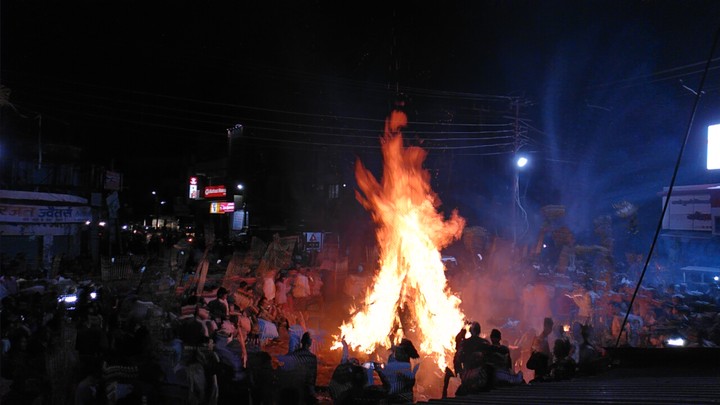 holi