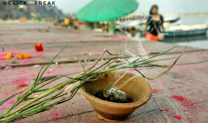 deep..... #religious #bokeheffect #banaras #ghat