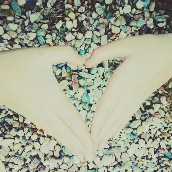 Hand_heart<3