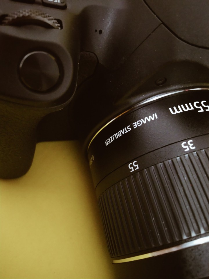 DSLR camera