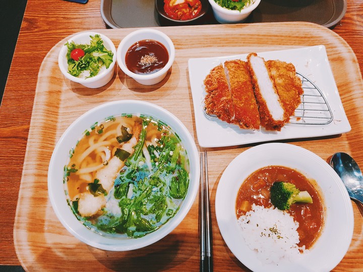 돈까스 정식 a poke cutlet