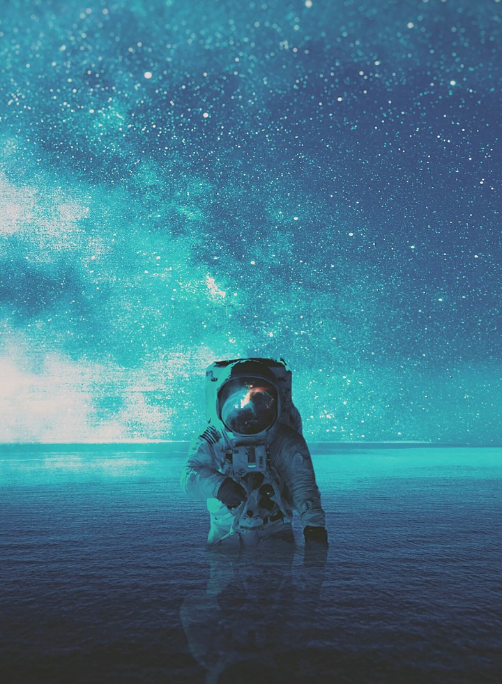 Swimming Spaceman⚘⚘☺⚘⚘