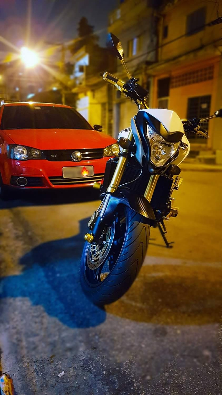 Yamaha XJ6 + Volkswagen Golf GTI = Perfección