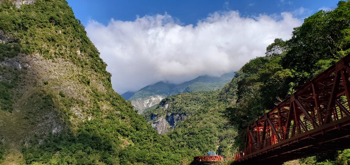 bridge near Budong Mingwang Temple