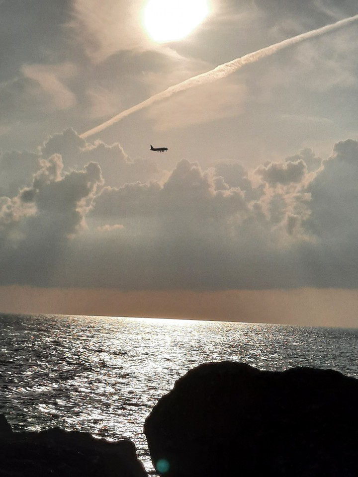 море