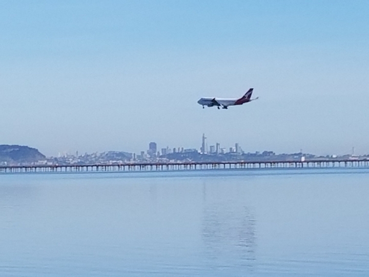 Quntas 747 arriving into SFO