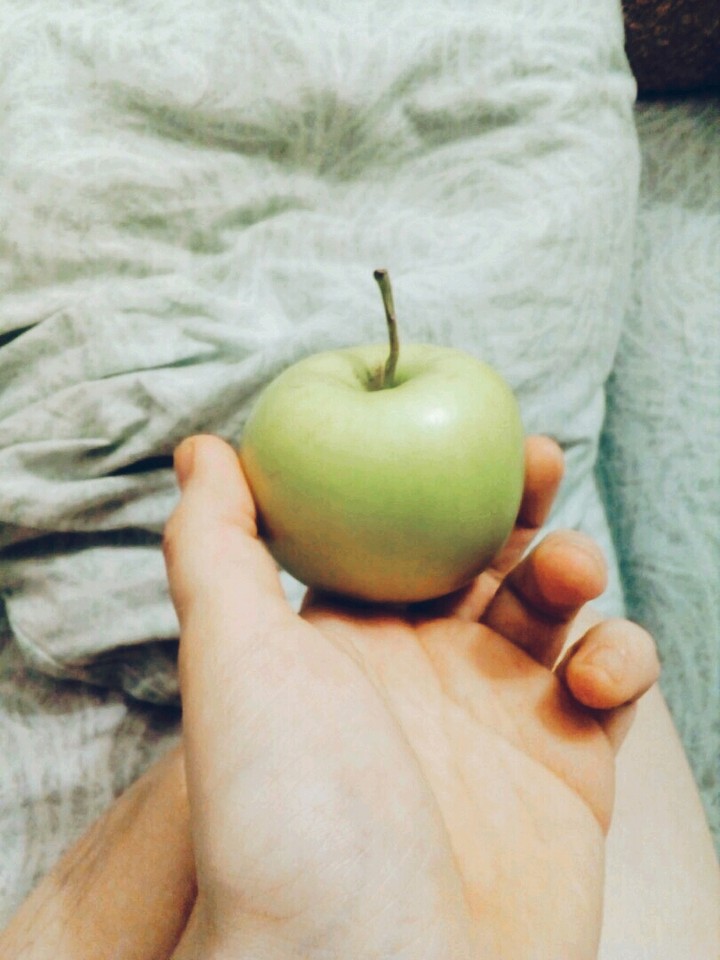 зелёное яблоко