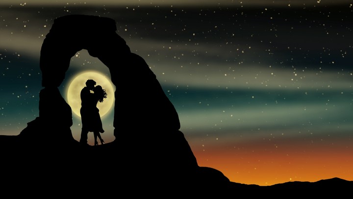 Couple Romantic Kiss 5K