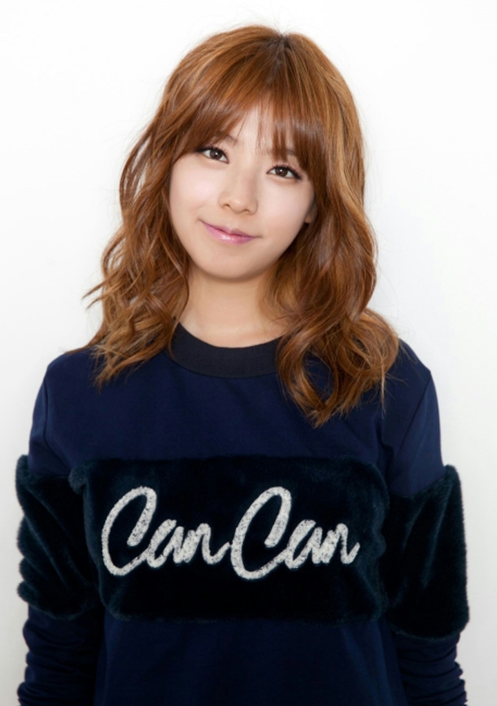 Korea singer-songwriter Juniel photo