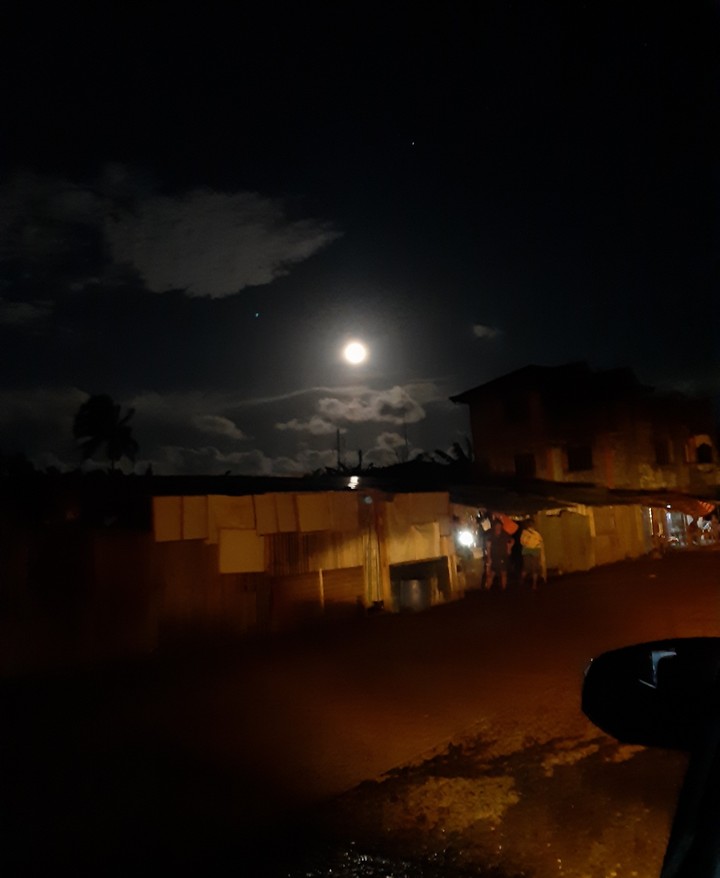 moonlight in the neighborhood