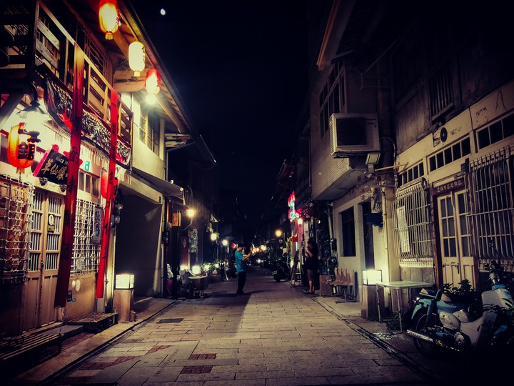 台灣台南夜晚的神農街