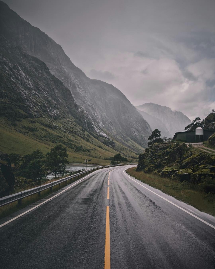 The road in the mountains