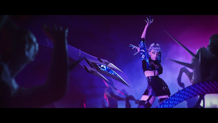 EVELYNN × MORE ×
