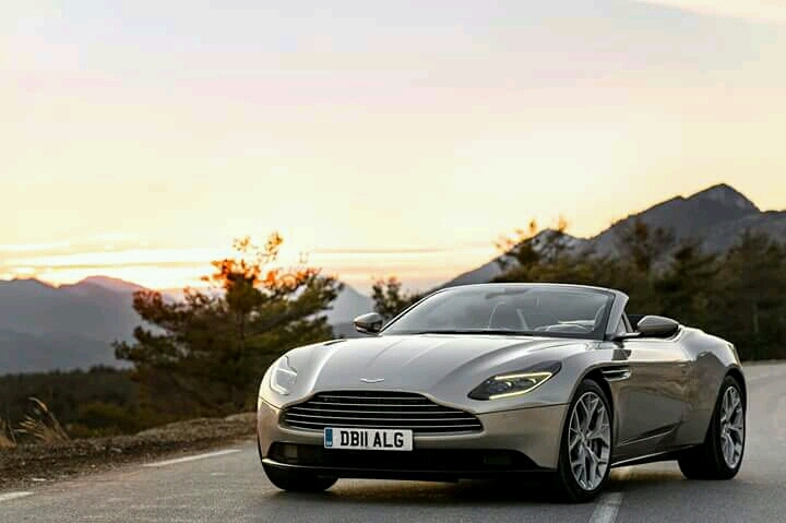 DB11 Volante