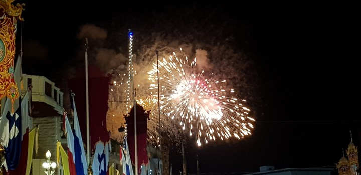 Aerial fireworks