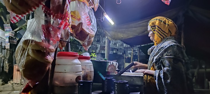 Tea seller of a Rail Station